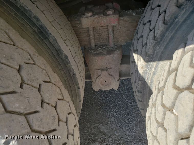 image for item DE3993 1991 Peterbilt 379 tank truck