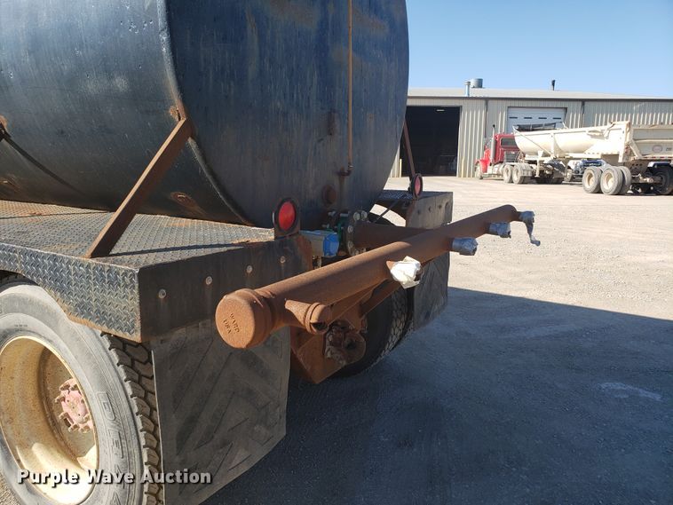 image for item DE3993 1991 Peterbilt 379 tank truck