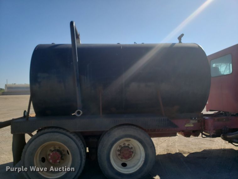 image for item DE3993 1991 Peterbilt 379 tank truck