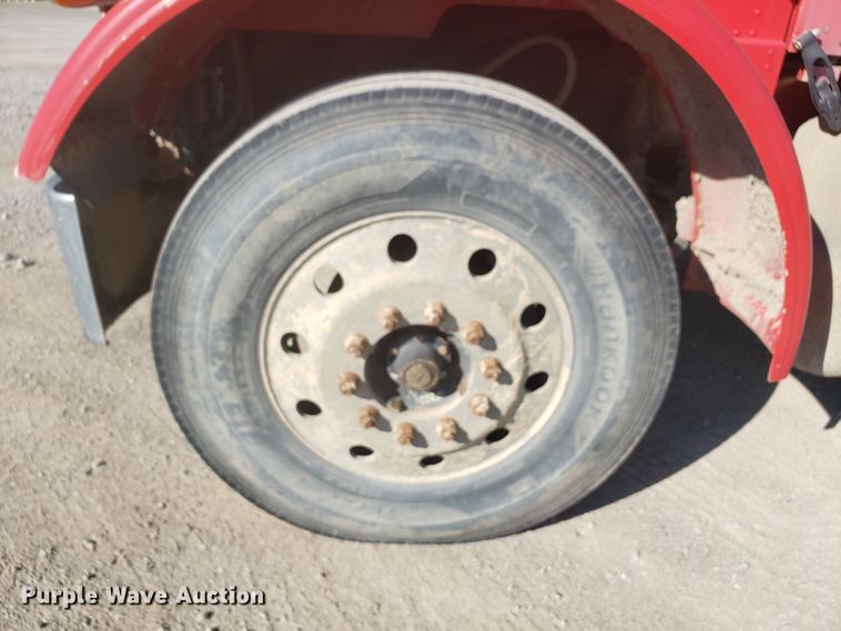 image for item DE3993 1991 Peterbilt 379 tank truck