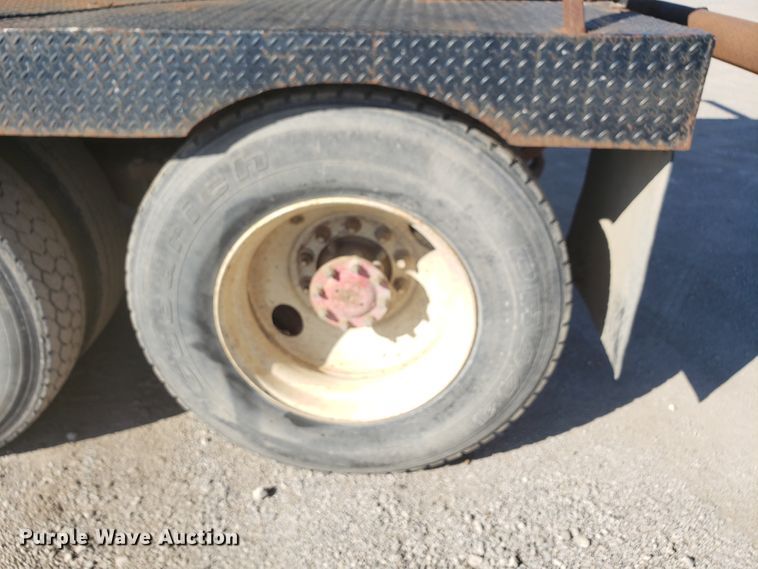 image for item DE3993 1991 Peterbilt 379 tank truck