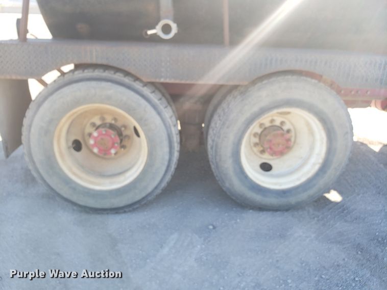 image for item DE3993 1991 Peterbilt 379 tank truck