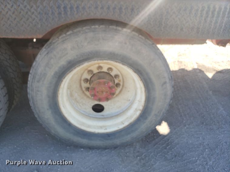 image for item DE3993 1991 Peterbilt 379 tank truck