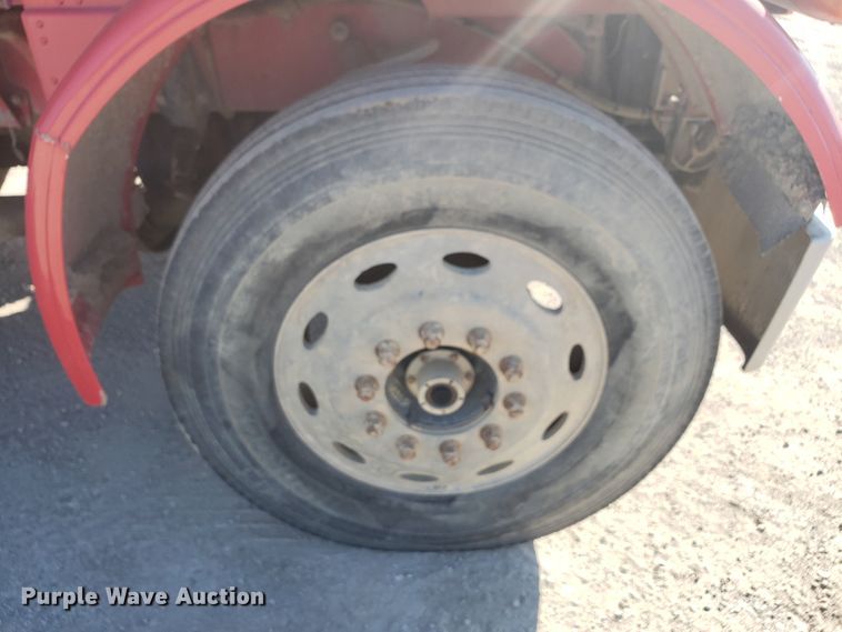 image for item DE3993 1991 Peterbilt 379 tank truck