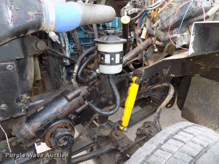 image for item DE7697 2005 International 7400 digger derrick truck