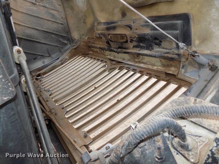 image for item DE7697 2005 International 7400 digger derrick truck