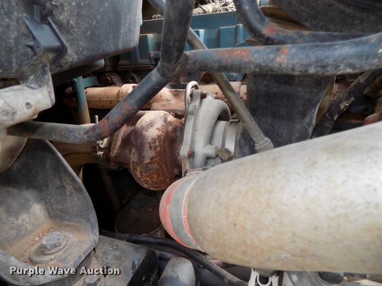 image for item DE7697 2005 International 7400 digger derrick truck