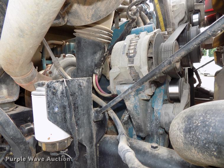 image for item DE7697 2005 International 7400 digger derrick truck