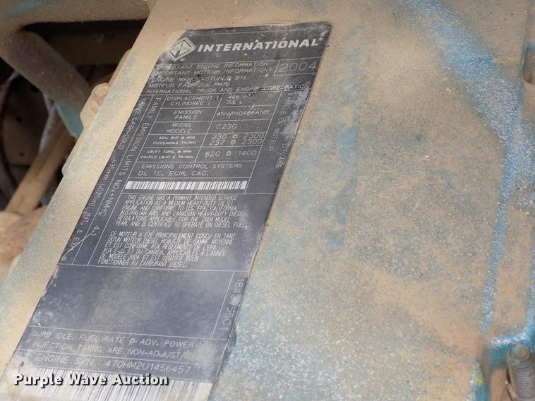 image for item DE7697 2005 International 7400 digger derrick truck