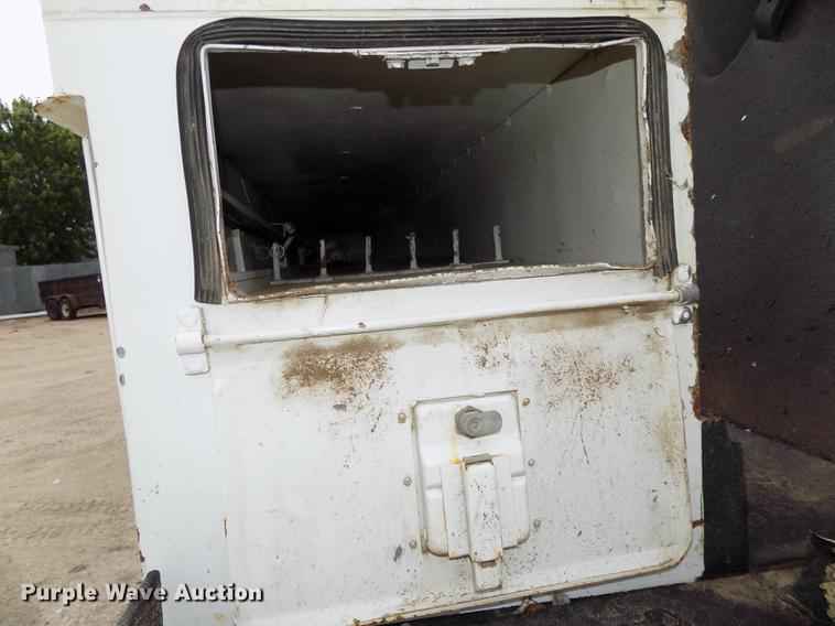 image for item DE7697 2005 International 7400 digger derrick truck