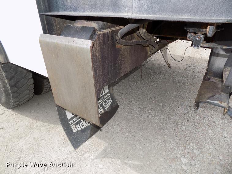 image for item DE7697 2005 International 7400 digger derrick truck