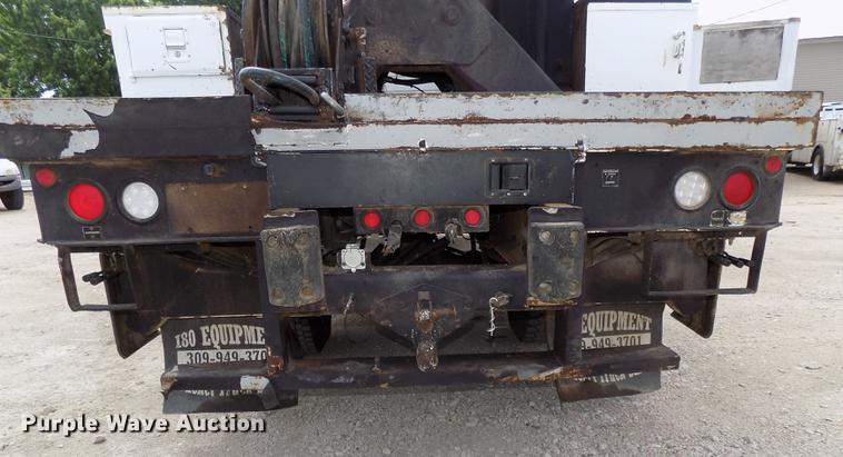 image for item DE7697 2005 International 7400 digger derrick truck