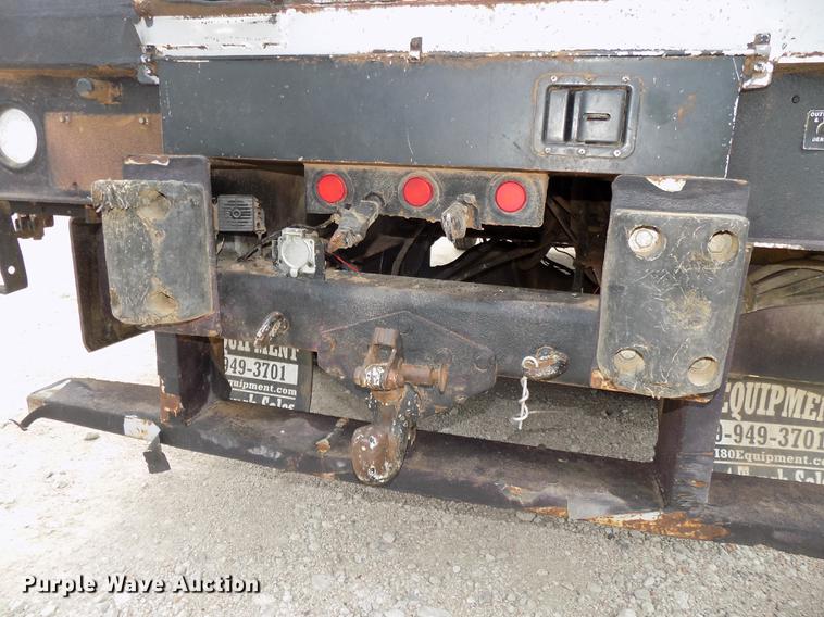 image for item DE7697 2005 International 7400 digger derrick truck