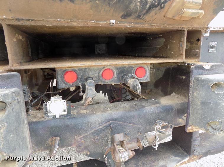 image for item DE7697 2005 International 7400 digger derrick truck