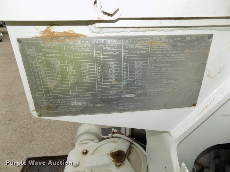 image for item DE7697 2005 International 7400 digger derrick truck