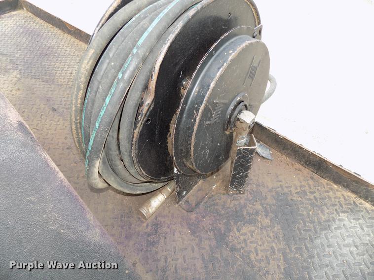 image for item DE7697 2005 International 7400 digger derrick truck