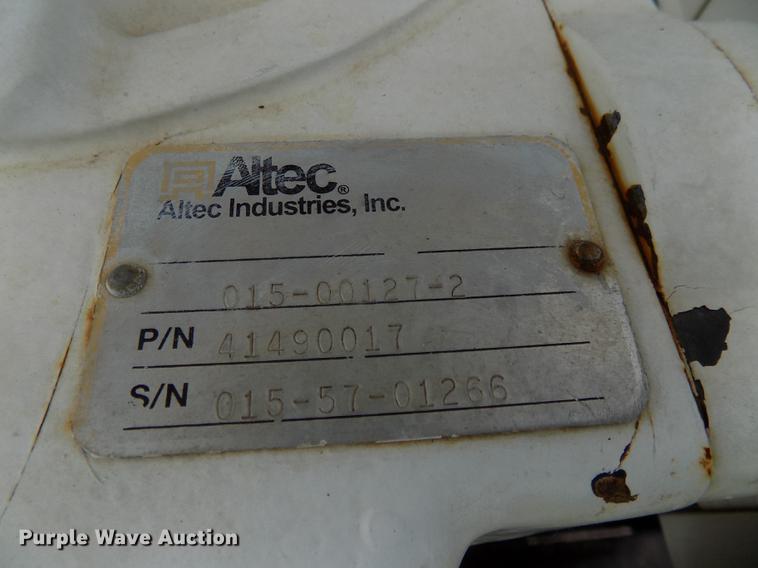 image for item DE7697 2005 International 7400 digger derrick truck