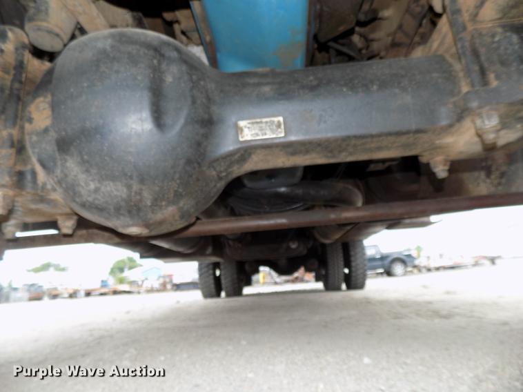 image for item DE7697 2005 International 7400 digger derrick truck