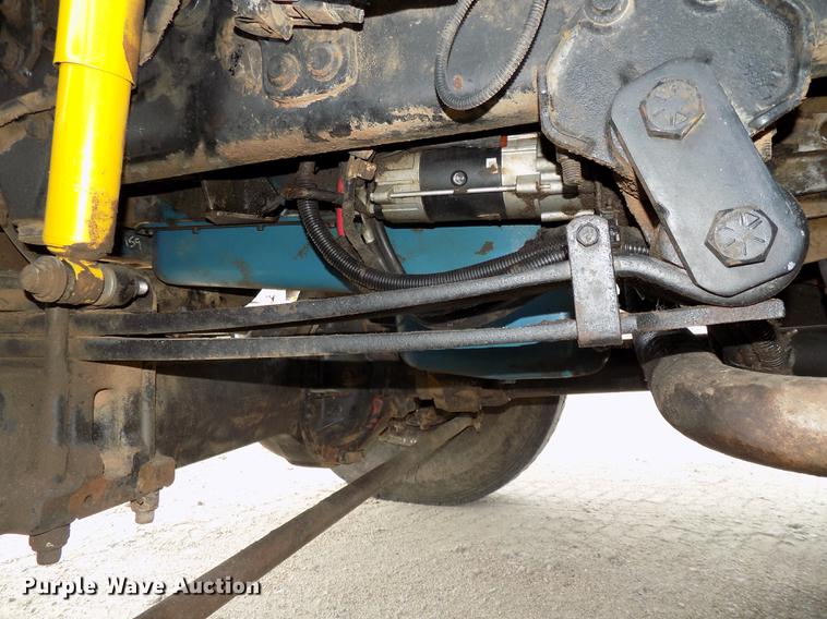 image for item DE7697 2005 International 7400 digger derrick truck