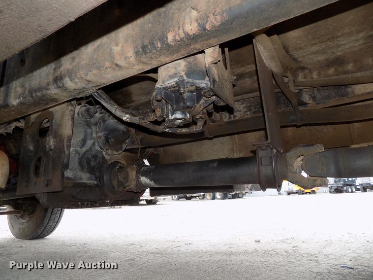 image for item DE7697 2005 International 7400 digger derrick truck