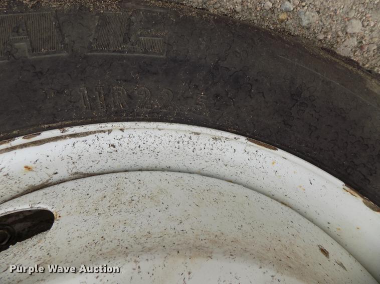 image for item DE7697 2005 International 7400 digger derrick truck