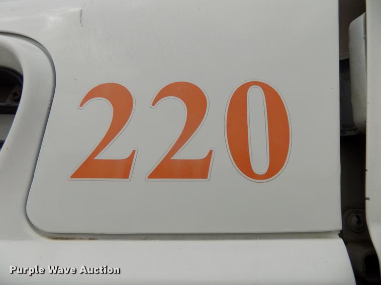 image for item DE7697 2005 International 7400 digger derrick truck