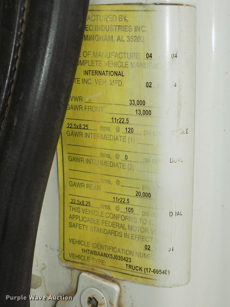 image for item DE7697 2005 International 7400 digger derrick truck