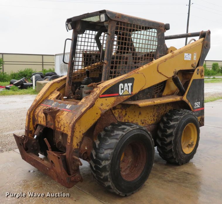 image for item DE8157 2001 Caterpillar 252 skid steer