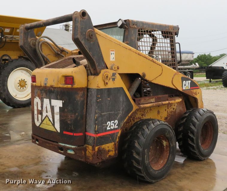 image for item DE8157 2001 Caterpillar 252 skid steer