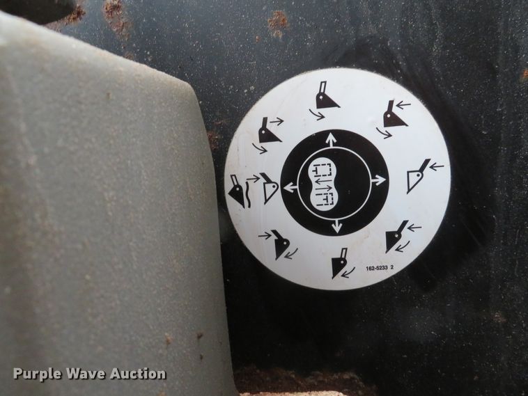 image for item DE8157 2001 Caterpillar 252 skid steer