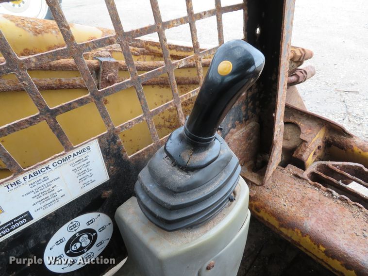 image for item DE8157 2001 Caterpillar 252 skid steer