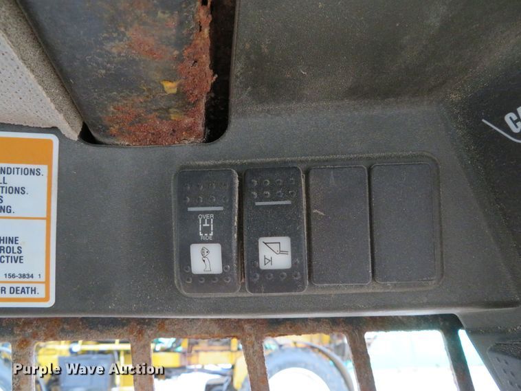 image for item DE8157 2001 Caterpillar 252 skid steer