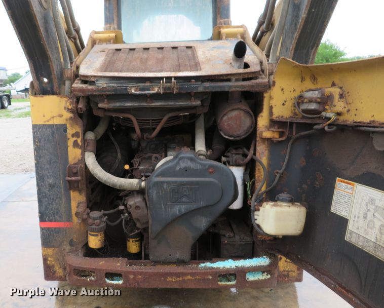 image for item DE8157 2001 Caterpillar 252 skid steer