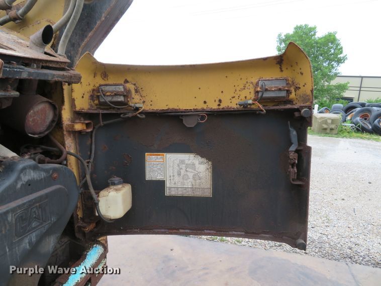 image for item DE8157 2001 Caterpillar 252 skid steer