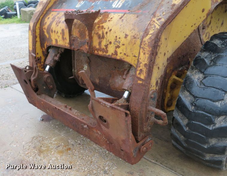 image for item DE8157 2001 Caterpillar 252 skid steer