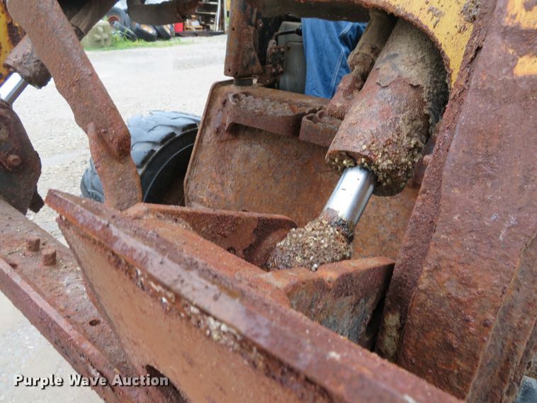 image for item DE8157 2001 Caterpillar 252 skid steer