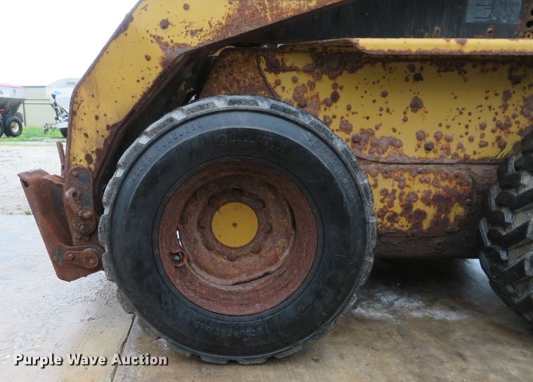 image for item DE8157 2001 Caterpillar 252 skid steer