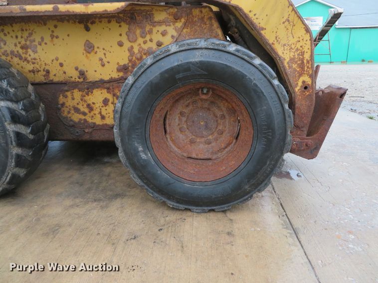 image for item DE8157 2001 Caterpillar 252 skid steer