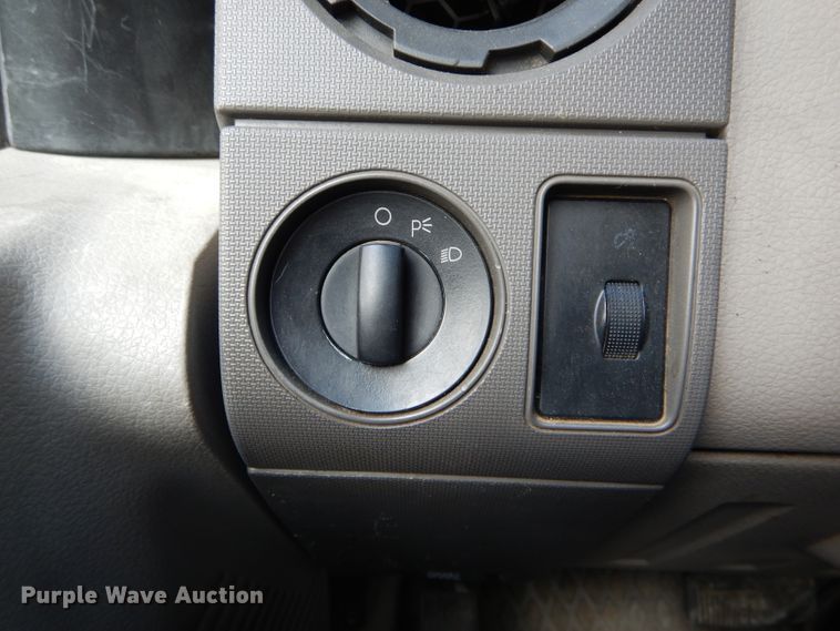 image for item DE8489 2008 Ford F450 Super Duty XL utility bed truck