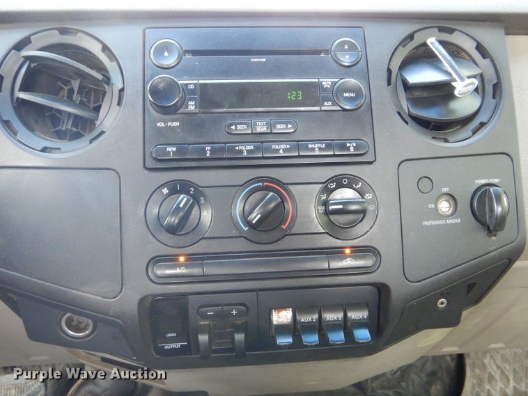 image for item DE8489 2008 Ford F450 Super Duty XL utility bed truck