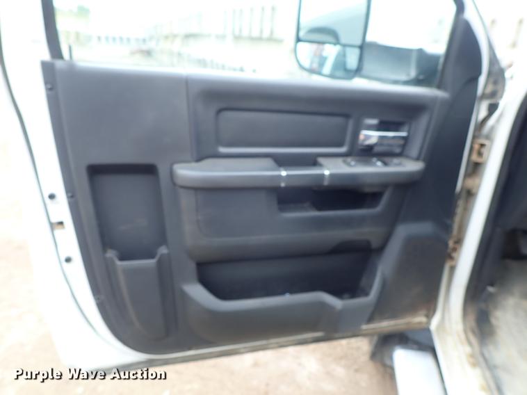 image for item DF1204 2011 Dodge Ram 5500 service truck with crane