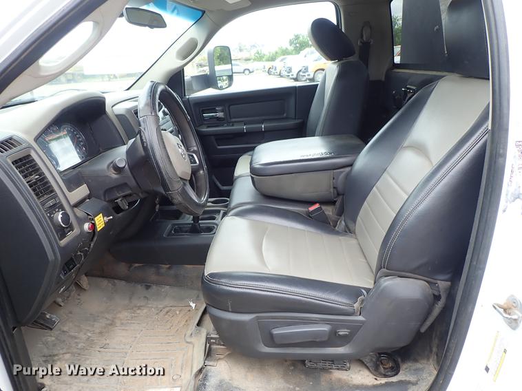 image for item DF1204 2011 Dodge Ram 5500 service truck with crane