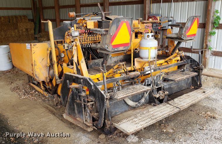 image for item DF3493 2001 LeeBoy L8500T paver