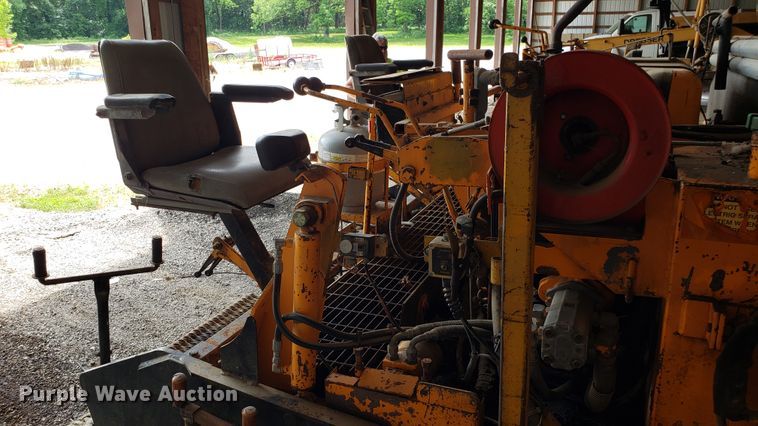 image for item DF3493 2001 LeeBoy L8500T paver