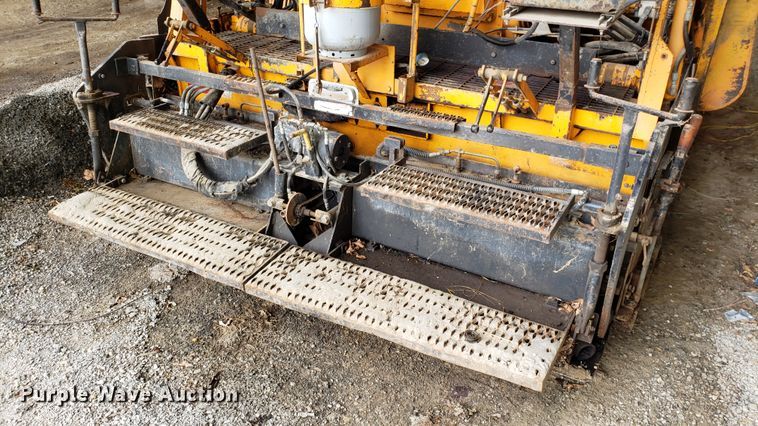 image for item DF3493 2001 LeeBoy L8500T paver