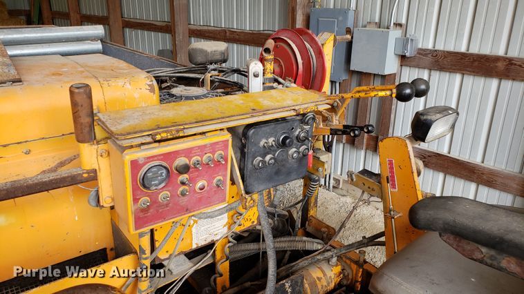 image for item DF3493 2001 LeeBoy L8500T paver