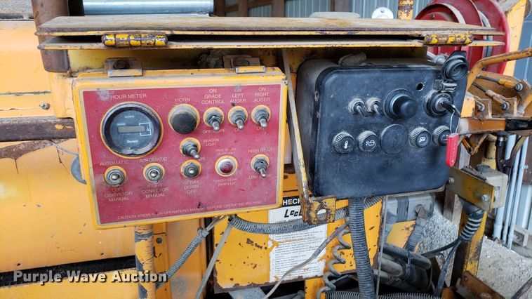 image for item DF3493 2001 LeeBoy L8500T paver