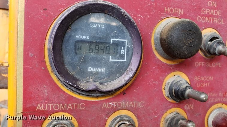 image for item DF3493 2001 LeeBoy L8500T paver