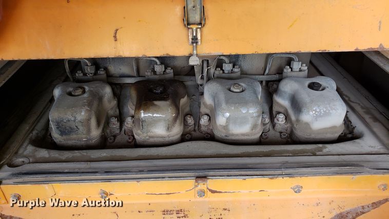 image for item DF3493 2001 LeeBoy L8500T paver