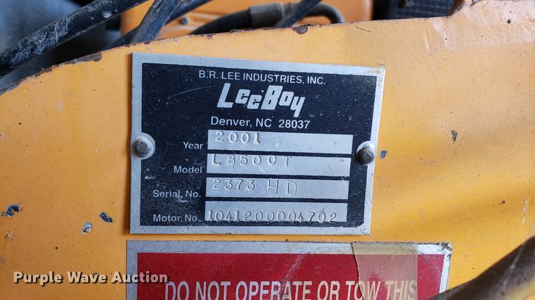image for item DF3493 2001 LeeBoy L8500T paver